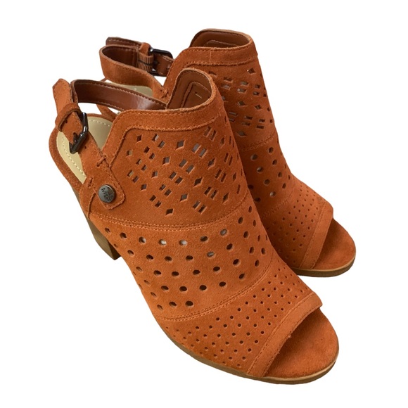 Marc Fisher Casha Womens 7 Burnt Orange Perforated Peep Toe 3” Block Heel -Flaw - Picture 3 of 11
